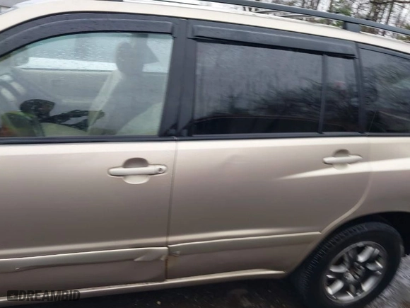 2004 Toyota Highlander with VIN JTEEP21A840005596, listed as a IAAI auction lot 41853783 with 300,533 mi miles. Bid and sale history available at carsss.com. Image 15.