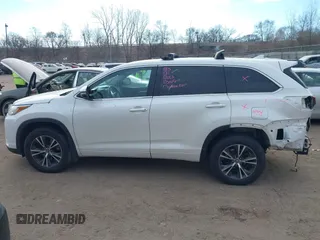 2017 Toyota Highlander LE with VIN 5TDBZRFH2HS409738, listed as a IAAI auction lot 41016417 with 150,417 mi miles and . Bid and sale history available at DreamBid. Image 14.