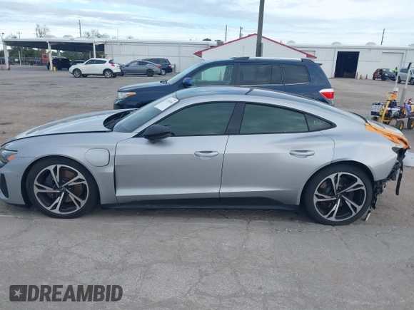 2022 Audi e-tron GT Prestige z VIN WAUEJBFW7N7001491, wystawiony jako IAAI lot #41356266 z przebiegiem 42 738 mil mil oraz . Historia ofert i sprzedaży dostępna na DreamBid. Obrazek 14.