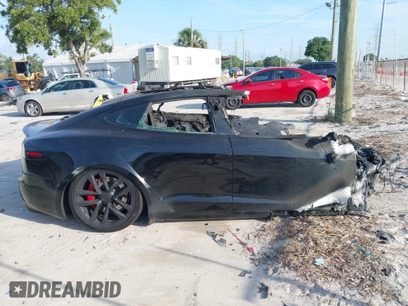 2022 Tesla Model S Plaid z VIN 5YJSA1E64NF477659, wystawiony jako IAAI lot #42358072 z przebiegiem Nie podano mil oraz . Historia ofert i sprzedaży dostępna na DreamBid. Obrazek 12.
