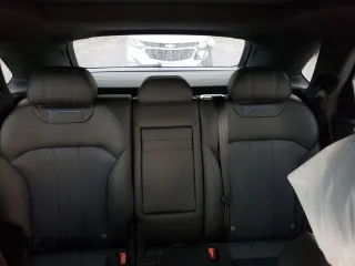 2020 Bentley Bentayga V8 z VIN SJAAM2ZV4LC029380, wystawiony jako Copart lot #61638873 z przebiegiem 7979 mil mil oraz . Historia ofert i sprzedaży dostępna na DreamBid. Obrazek 10.