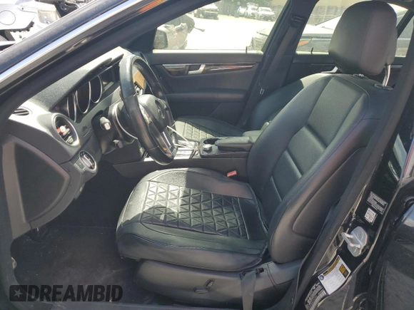 2014 Mercedes-Benz C 250 Sport с VIN WDDGF4HB8EA947546, выставлен на аукционе Copart как лот 61489175 с пробегом 130 482 миль миль и Чистый • Clean title. История ставок и продаж доступна на DreamBid. Изображение 7.