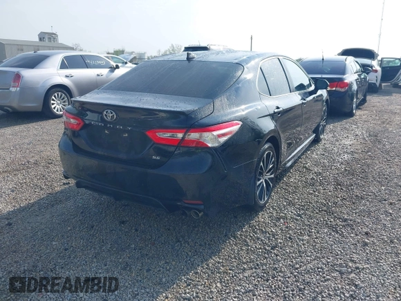 2020 Toyota Camry SE z VIN 4T1G11AK7LU970275, wystawiony jako IAAI lot #42149780 z przebiegiem 67 969 mil mil oraz . Historia ofert i sprzedaży dostępna na DreamBid. Obrazek 4.