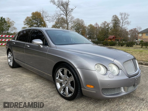 2007 Bentley Flying Spur z VIN SCBBR93W178041237, wystawiony jako Copart lot #82493784 z przebiegiem 122 543 mil mil oraz Czysty tytuł • Clean title. Historia ofert i sprzedaży dostępna na DreamBid. Obrazek 1.