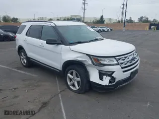2019 Ford Explorer XLT with VIN 1FM5K7D86KGB15989, listed as a IAAI auction lot 41569315 with 77,040 mi miles. Bid and sale history available at carsss.com. Image 1.