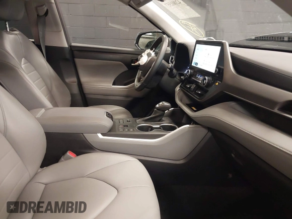 2023 Toyota Highlander L z VIN 5TDKDRBH2PS022528, wystawiony jako IAAI lot #42001557 z przebiegiem 29 527 mil mil oraz . Historia ofert i sprzedaży dostępna na DreamBid. Obrazek 5.