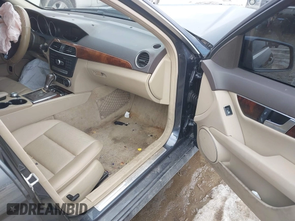 2014 Mercedes-Benz C 250 Sport с VIN WDDGF4HBXEG200415, выставлен на аукционе IAAI как лот 41648762 с пробегом 108 702 миль миль и . История ставок и продаж доступна на DreamBid. Изображение 5.