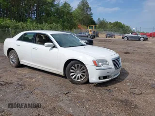 2014 Chrysler 300 z VIN 2C3CCAAG0EH157055, wystawiony jako IAAI lot #42039052 z przebiegiem 197 788 mil mil oraz . Historia ofert i sprzedaży dostępna na DreamBid. Obrazek 1.