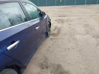 2016 Nissan Sentra SV with VIN 3N1AB7AP4GY262027, listed as a IAAI auction lot 41902879 with 61,449 mi miles and . Bid and sale history available at DreamBid. Image 6.