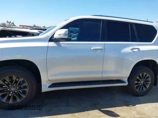 2023 Lexus GX 460 Premium z VIN JTJAM7BX0P5372248, wystawiony jako IAAI lot #41809512 z przebiegiem 13 280 mil mil oraz . Historia ofert i sprzedaży dostępna na DreamBid. Obrazek 14.