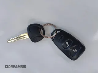 2010 Hyundai Accent GLS z VIN KMHCN4ACXAU405559, wystawiony jako IAAI lot #42351718 z przebiegiem 130 538 mil mil oraz . Historia ofert i sprzedaży dostępna na DreamBid. Obrazek 11.