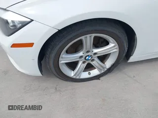 2015 BMW 3 Series 320i с VIN WBA3B1G5XFNT05271, выставлен на аукционе IAAI как лот 42049799 с пробегом 125 437 миль миль и . История ставок и продаж доступна на DreamBid. Изображение 18.
