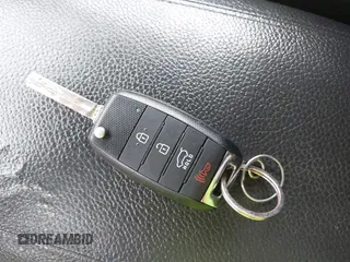 2014 Kia Sorento LX z VIN 5XYKTCA63EG524801, wystawiony jako IAAI lot #42471876 z przebiegiem 143 319 mil mil oraz . Historia ofert i sprzedaży dostępna na DreamBid. Obrazek 11.