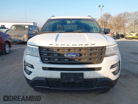 2017 Ford Explorer XLT z VIN 1FM5K8D84HGD21052, wystawiony jako IAAI lot #40819366 z przebiegiem 131 481 mil mil oraz . Historia ofert i sprzedaży dostępna na DreamBid. Obrazek 12.