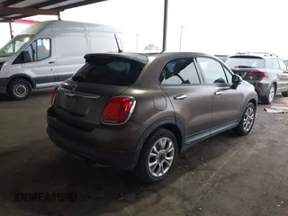 2016 FIAT 500X Easy z VIN ZFBCFXBTXGP349005, wystawiony jako IAAI lot #41163593 z przebiegiem 69 012 mil mil oraz . Historia ofert i sprzedaży dostępna na DreamBid. Obrazek 4.