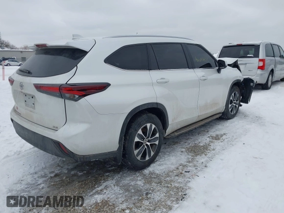 2024 Toyota Highlander LE with VIN 5TDKDRAH8RS537537, listed as a IAAI auction lot 41312425 with 194,008 mi miles and . Bid and sale history available at DreamBid. Image 4.