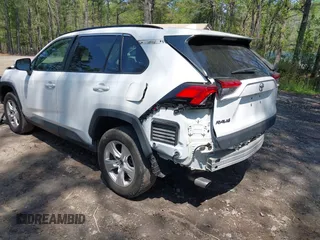 2021 Toyota RAV4 XLE z VIN 2T3W1RFV5MW118836, wystawiony jako IAAI lot #42031596 z przebiegiem 56 712 mil mil oraz . Historia ofert i sprzedaży dostępna na DreamBid. Obrazek 3.
