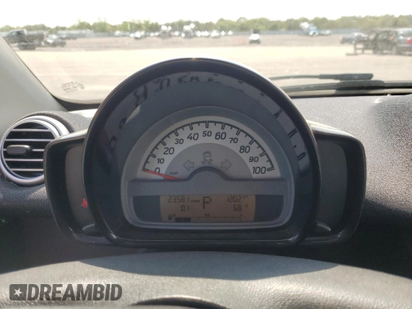 2011 Smart fortwo Pure with VIN WMEEJ3BA6BK449704, listed as a Copart auction lot 69454434 with 23,581 mi miles and Clean title. Bid and sale history available at DreamBid. Image 9.