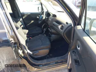 2017 Jeep Renegade Sport z VIN ZACCJBAB9HPG55849, wystawiony jako IAAI lot #41812704 z przebiegiem 132 597 mil mil oraz . Historia ofert i sprzedaży dostępna na DreamBid. Obrazek 5.