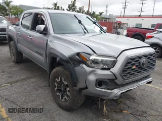 2021 Toyota Tacoma SR z VIN 3TMCZ5AN3MM374132, wystawiony jako IAAI lot #42068562 z przebiegiem 38 654 mil mil oraz . Historia ofert i sprzedaży dostępna na DreamBid. Obrazek 1.