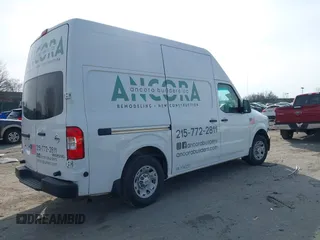 2017 Nissan NV Cargo SV z VIN 1N6BF0LY7HN811735, wystawiony jako IAAI lot #41225750 z przebiegiem 136 963 mil mil oraz . Historia ofert i sprzedaży dostępna na DreamBid. Obrazek 4.