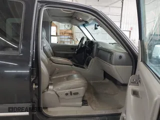 2005 Chevrolet Suburban LT z VIN 1GNFK16Z45J191317, wystawiony jako IAAI lot #41715102 z przebiegiem 322 412 mil mil oraz . Historia ofert i sprzedaży dostępna na DreamBid. Obrazek 5.