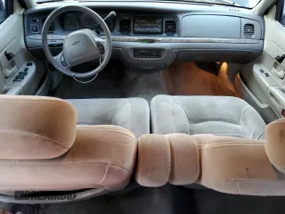 2000 Ford Crown Victoria LX z VIN 2FAFP74W3YX122481, wystawiony jako Copart lot #79189794 z przebiegiem 277 772 mil mil oraz Nie do naprawy • Non repairable. Historia ofert i sprzedaży dostępna na DreamBid. Obrazek 8.