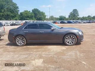 2019 Chrysler 300 Limited z VIN 2C3CCAEG8KH534284, wystawiony jako IAAI lot #42390324 z przebiegiem 99 544 mil mil oraz . Historia ofert i sprzedaży dostępna na DreamBid. Obrazek 13.