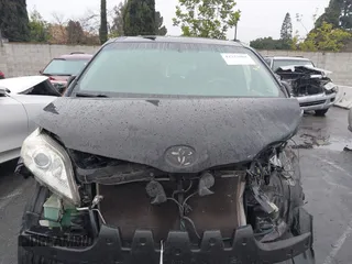 2011 Toyota Sienna XLE AAS with VIN 5TDYK3DC9BS068364, listed as a IAAI auction lot 41733881 with 157,972 mi miles. Bid and sale history available at carsss.com. Image 12.