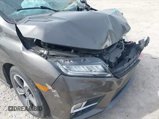 2018 Honda Odyssey Touring with VIN 5FNRL6H83JB008463, listed as a IAAI auction lot 41805044 with 65,001 mi miles. Bid and sale history available at carsss.com. Image 19.
