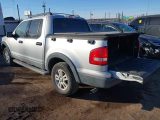 2010 Ford Explorer Sport Trac XLT z VIN 1FMEU3BE6AUF01646, wystawiony jako IAAI lot #41646440 z przebiegiem 58 473 mil mil oraz . Historia ofert i sprzedaży dostępna na DreamBid. Obrazek 3.