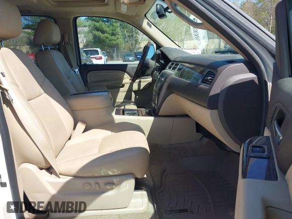 2013 GMC Yukon XL Denali with VIN 1GKS2MEF8DR121386, listed as a IAAI auction lot 42088855 with 174,677 mi miles. Bid and sale history available at carsss.com. Image 5.