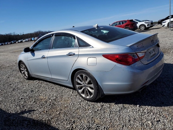 2013 Hyundai Sonata SE z VIN 5NPEC4AC7DH786496, wystawiony jako Copart lot #47479885 z przebiegiem 158 561 mil mil oraz Czysty tytuł • Clean title. Historia ofert i sprzedaży dostępna na DreamBid. Obrazek 2.