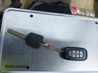 2006 Honda Civic LX z VIN 1HGFA16556L115508, wystawiony jako IAAI lot #42039986 z przebiegiem 222 308 mil mil oraz . Historia ofert i sprzedaży dostępna na DreamBid. Obrazek 11.