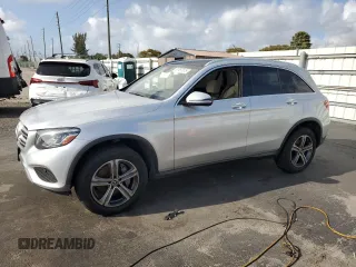 2018 Mercedes-Benz GLC 300 z VIN WDC0G4KB2JV102108, wystawiony jako Copart lot #51797515 z przebiegiem 62 798 mil mil oraz Szkoda całkowita • Salvage title. Historia ofert i sprzedaży dostępna na DreamBid. Obrazek 1.
