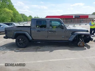 2024 Jeep Gladiator Sport с VIN 1C6HJTAG0RL131543, выставлен на аукционе IAAI как лот 42090629 с пробегом 8 546 миль миль и . История ставок и продаж доступна на DreamBid. Изображение 14.