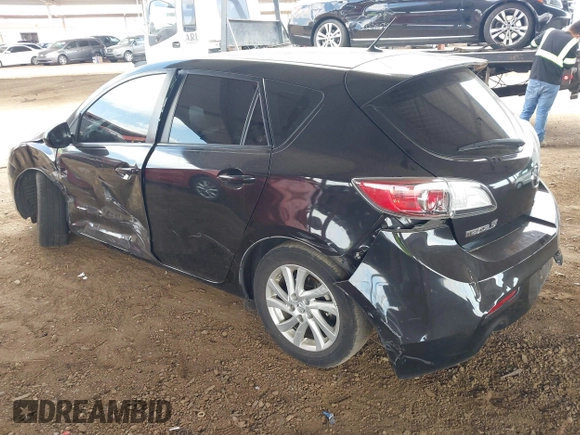 2012 Mazda 3 i Grand Touring z VIN JM1BL1M85C1608634, wystawiony jako IAAI lot #42213183 z przebiegiem 67 114 mil mil oraz . Historia ofert i sprzedaży dostępna na DreamBid. Obrazek 3.