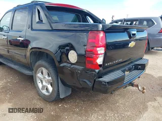 2013 Chevrolet Avalanche LT z VIN 3GNTKFE70DG297831, wystawiony jako IAAI lot #41709367 z przebiegiem 107 811 mil mil oraz . Historia ofert i sprzedaży dostępna na DreamBid. Obrazek 6.