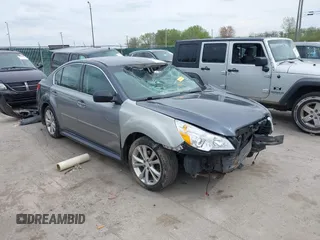 2014 Subaru Legacy 2.5i z VIN 4S3BMCA62E3019110, wystawiony jako IAAI lot #42138981 z przebiegiem 268 938 mil mil oraz . Historia ofert i sprzedaży dostępna na DreamBid. Obrazek 1.