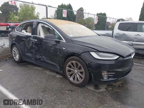 2018 Tesla Model X 75D with VIN 5YJXCBE25JF117801, listed as a IAAI auction lot 41798116 with 95,253 mi miles. Bid and sale history available at carsss.com. Image 1.