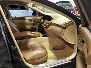 2007 Mercedes-Benz S 550 z VIN WDDNG71X27A069000, wystawiony jako Copart lot #60940735 z przebiegiem 142 783 mil mil oraz Czysty tytuł • Clean title. Historia ofert i sprzedaży dostępna na DreamBid. Obrazek 5.