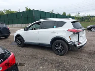 2017 Toyota RAV4 SE z VIN 2T3JFREV3HW695013, wystawiony jako IAAI lot #42232518 z przebiegiem 68 454 mil mil oraz . Historia ofert i sprzedaży dostępna na DreamBid. Obrazek 14.