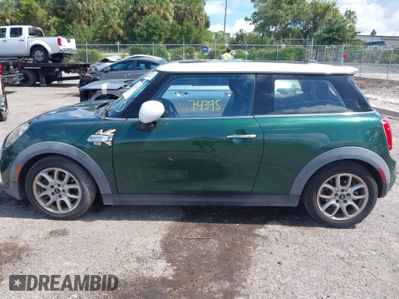 2015 MINI Hardtop S z VIN WMWXP7C50F2A38545, wystawiony jako IAAI lot #42253944 z przebiegiem 74 395 mil mil oraz . Historia ofert i sprzedaży dostępna na DreamBid. Obrazek 14.