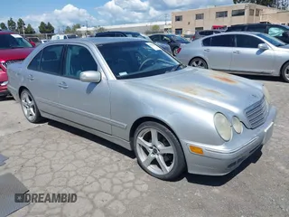 2001 Mercedes-Benz E 320 z VIN WDBJF65J51B311774, wystawiony jako IAAI lot #41953089 z przebiegiem 170 338 mil mil oraz . Historia ofert i sprzedaży dostępna na DreamBid. Obrazek 1.