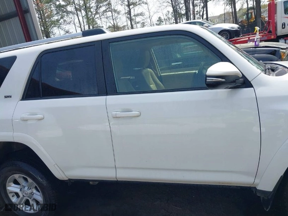 2020 Toyota 4Runner SR5 with VIN JTEBU5JR1L5793061, listed as a IAAI auction lot 41931410 with 81,984 mi miles. Bid and sale history available at carsss.com. Image 13.