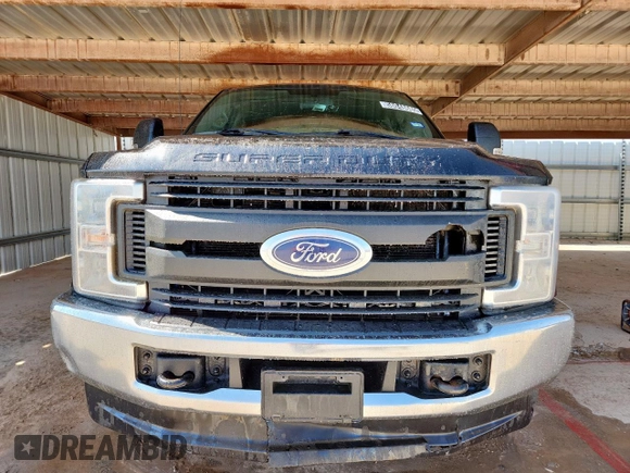 2018 Ford F-350 XL with VIN 1FT8W3BT5JED00101, listed as a Copart auction lot 58048685 with 392,049 mi miles and Clean title. Bid and sale history available at DreamBid. Image 5.