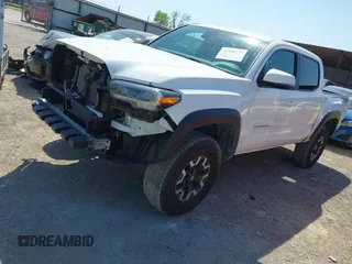 2023 Toyota Tacoma SR z VIN 3TYCZ5AN5PT151681, wystawiony jako IAAI lot #41936577 z przebiegiem 30 056 mil mil oraz . Historia ofert i sprzedaży dostępna na DreamBid. Obrazek 18.