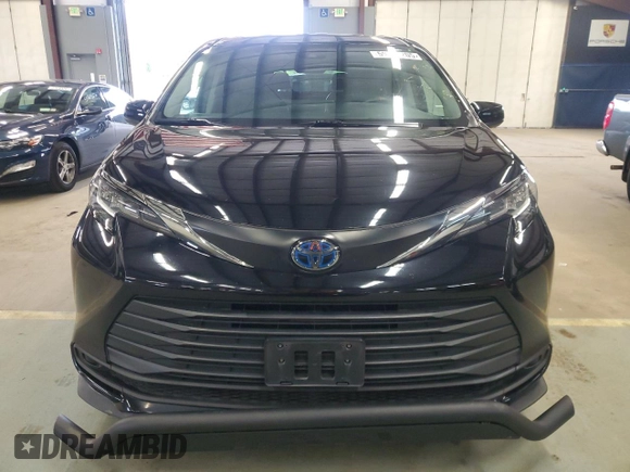 2022 Toyota Sienna LE z VIN 5TDKSKFC7NS046607, wystawiony jako Copart lot #59079205 z przebiegiem 190 151 mil mil oraz Czysty tytuł • Clean title. Historia ofert i sprzedaży dostępna na DreamBid. Obrazek 5.