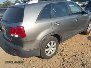 2013 Kia Sorento LX with VIN 5XYKT3A63DG339792, listed as a IAAI auction lot 40555344 with 172,247 mi miles and . Bid and sale history available at carsss.com. Image 4.