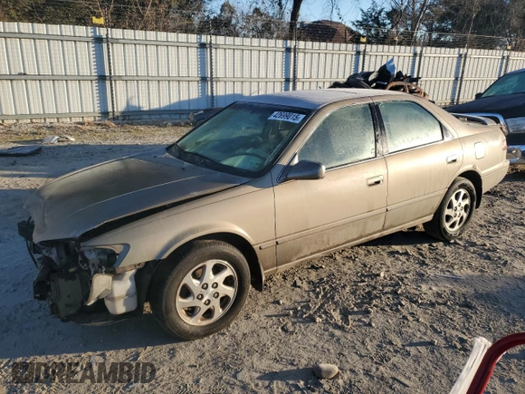 1999 Toyota Camry LE z VIN JT2BF22K0X0167589, wystawiony jako Copart lot #42699015 z przebiegiem 198 634 mil mil oraz Czysty tytuł • Clean title. Historia ofert i sprzedaży dostępna na DreamBid. Obrazek 1.